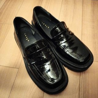 ザラ(ZARA)のレディース ローファー M エナメルローファー(ローファー/革靴)