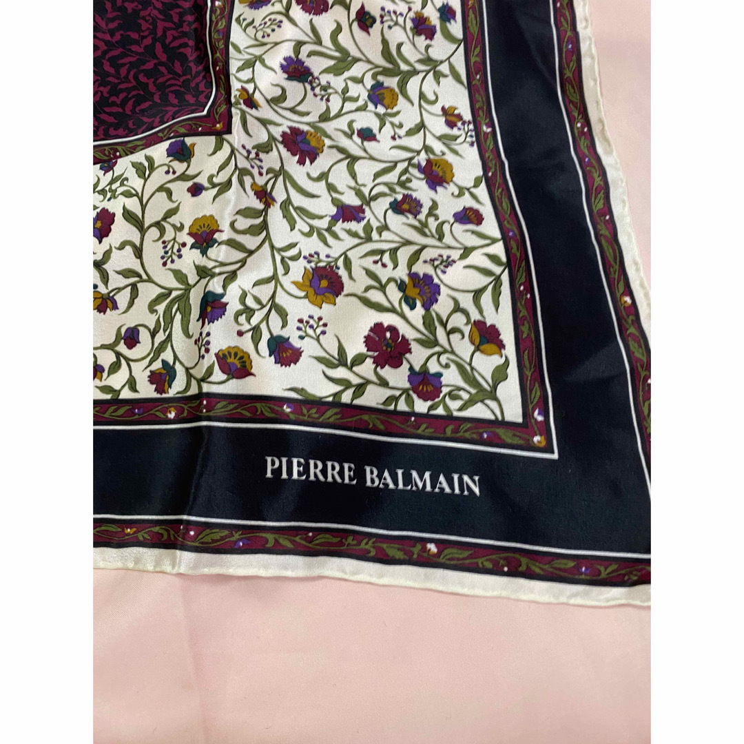 Pierre Balmain(ピエールバルマン)の美品　スカーフ　シルクスカーフ　花柄　ピエールバルマン　ブランドスカーフ レディースのファッション小物(バンダナ/スカーフ)の商品写真