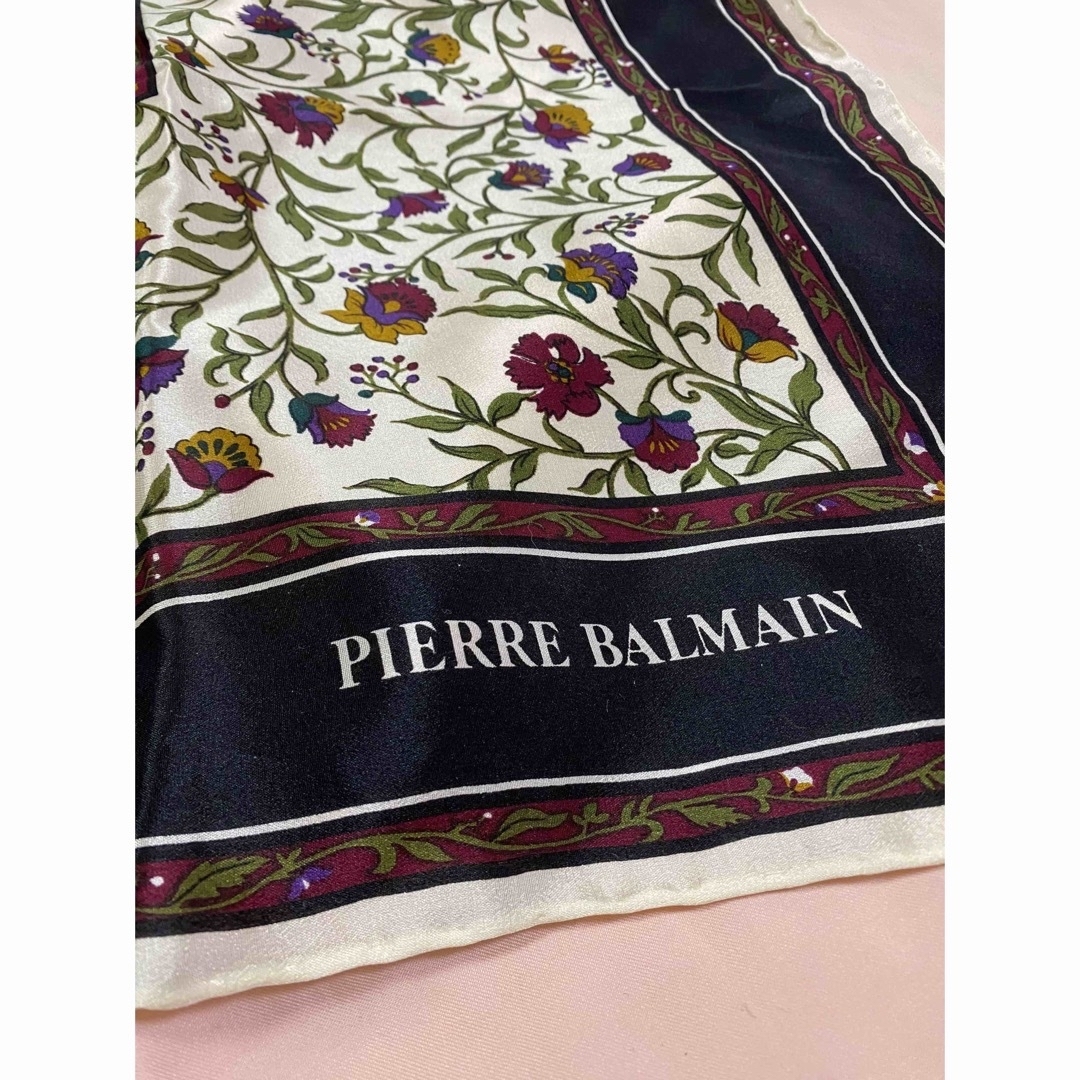 Pierre Balmain(ピエールバルマン)の美品　スカーフ　シルクスカーフ　花柄　ピエールバルマン　ブランドスカーフ レディースのファッション小物(バンダナ/スカーフ)の商品写真