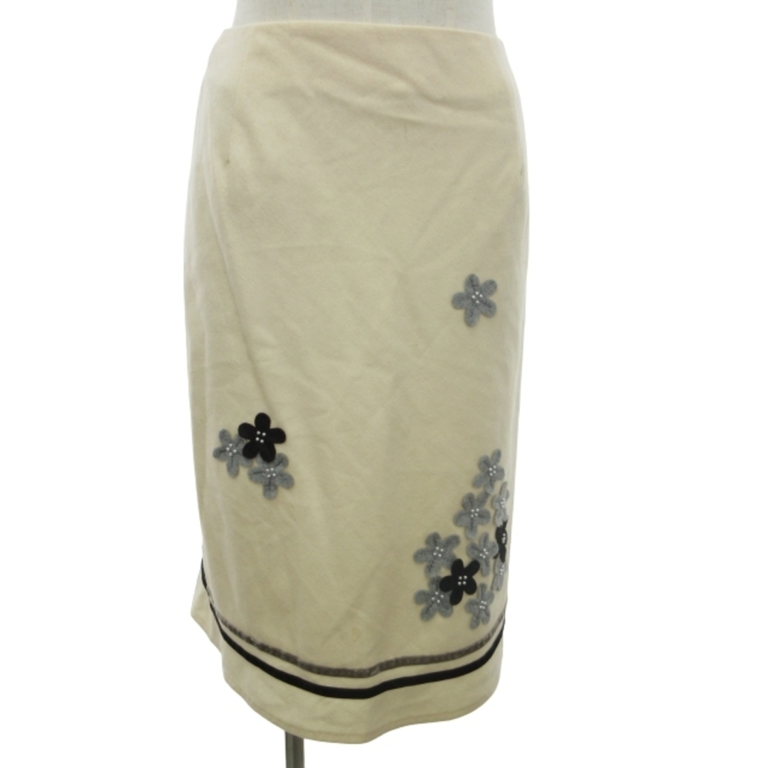 M'S GRACY(エムズグレイシー)のエムズグレイシー M'S GRACY ベルベットスカート 白系 M IBO44 レディースのスカート(ひざ丈スカート)の商品写真