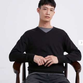 ユニクロ(UNIQLO)のUNIQLO ニット　Ｖネック(ニット/セーター)