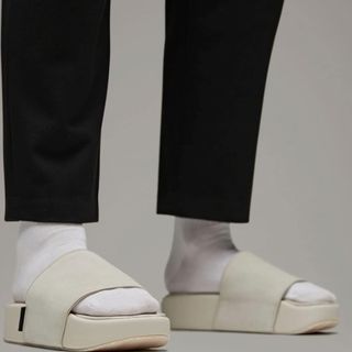 ワイスリー(Y-3)の22.5cm Y-3 SLIDES  本革製　厚底　シャワーサンダル(サンダル)