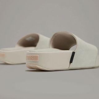 ワイスリー(Y-3)の23.5cm Y-3 SLIDES  本革製　厚底　シャワーサンダル(サンダル)