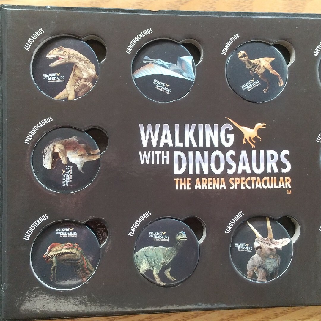 WALKING WITH DINOSAURバッヂセット エンタメ/ホビーのコレクション(その他)の商品写真