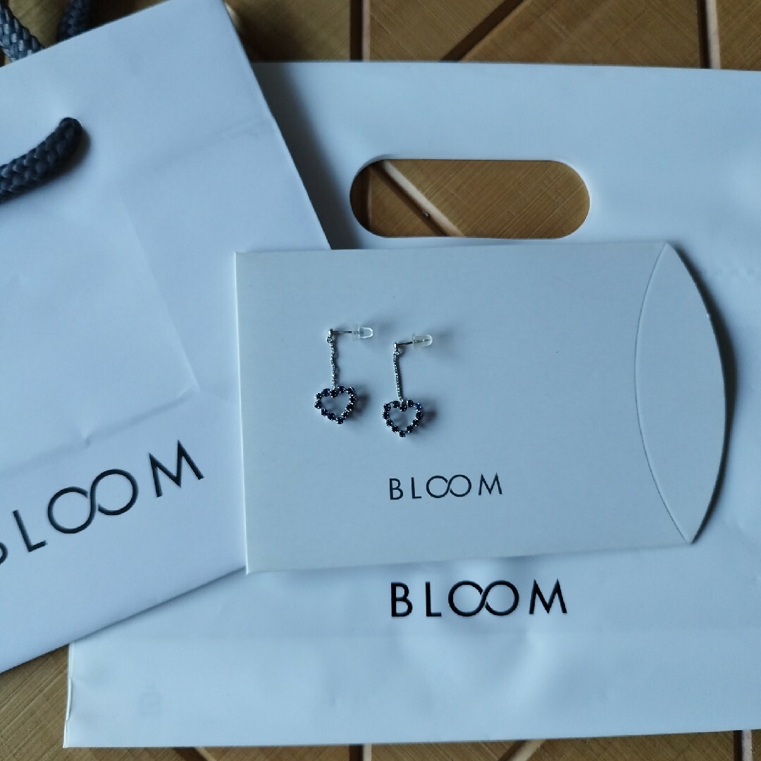 プラチナ新品|美品|BLOOM　k14WG　ブルーサファイア　ハート　ピアス