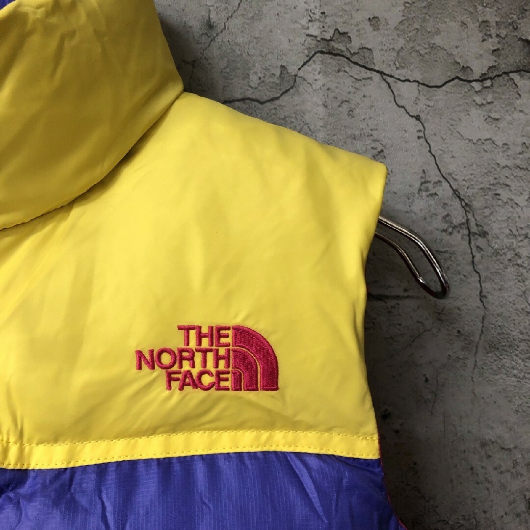 THE NORTH FACE(ザノースフェイス)のザノースフェイス　ダウンベスト　パープル　レディースS　700フィル　ヌプシ レディースのジャケット/アウター(ダウンベスト)の商品写真