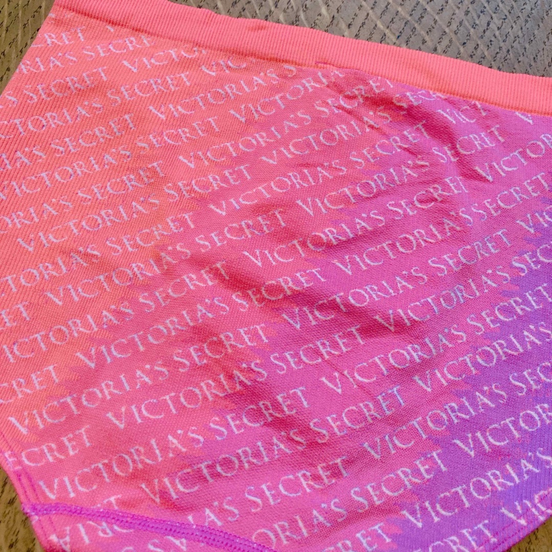 Victoria's Secret(ヴィクトリアズシークレット)のシームレスハイレグブリーフ♡ コーラルブレイズ2点 レディースの下着/アンダーウェア(ショーツ)の商品写真