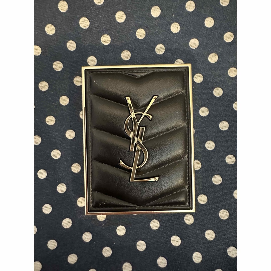 YSL イヴ　サンローラン　アイシャドウ　400 クチュール　ミニ　クラッチのサムネイル