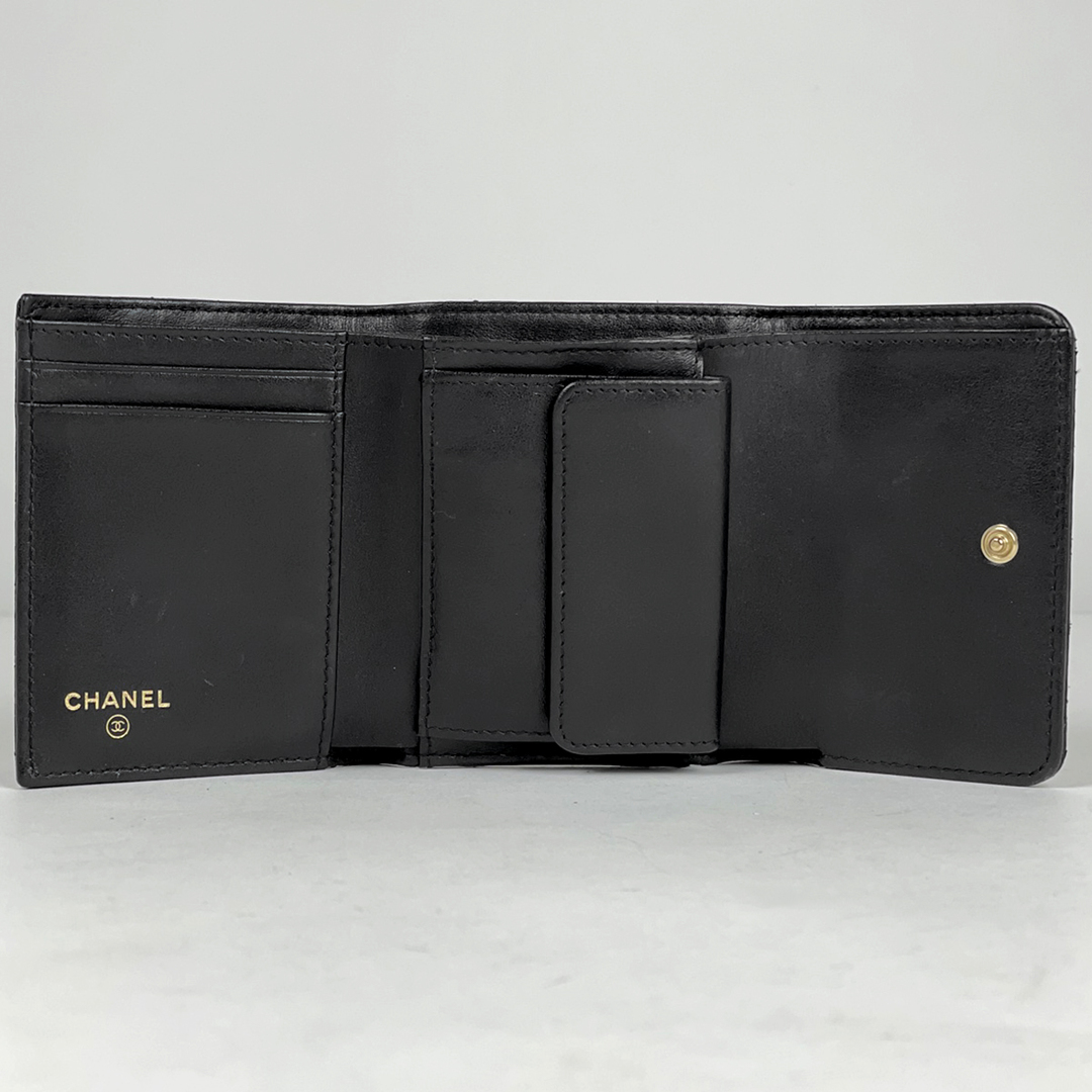 CHANEL(シャネル)のシャネル ココマーク 三つ折り財布 レディース 【中古】 レディースのファッション小物(財布)の商品写真