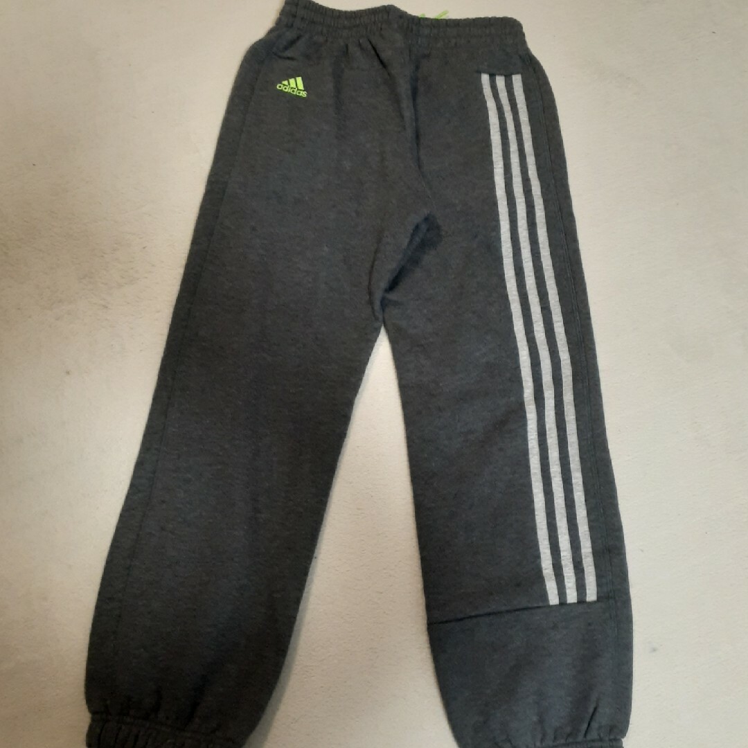 adidas(アディダス)のアディダス adidas 裏起毛スウェットパンツ 140 キッズ/ベビー/マタニティのキッズ服男の子用(90cm~)(パンツ/スパッツ)の商品写真