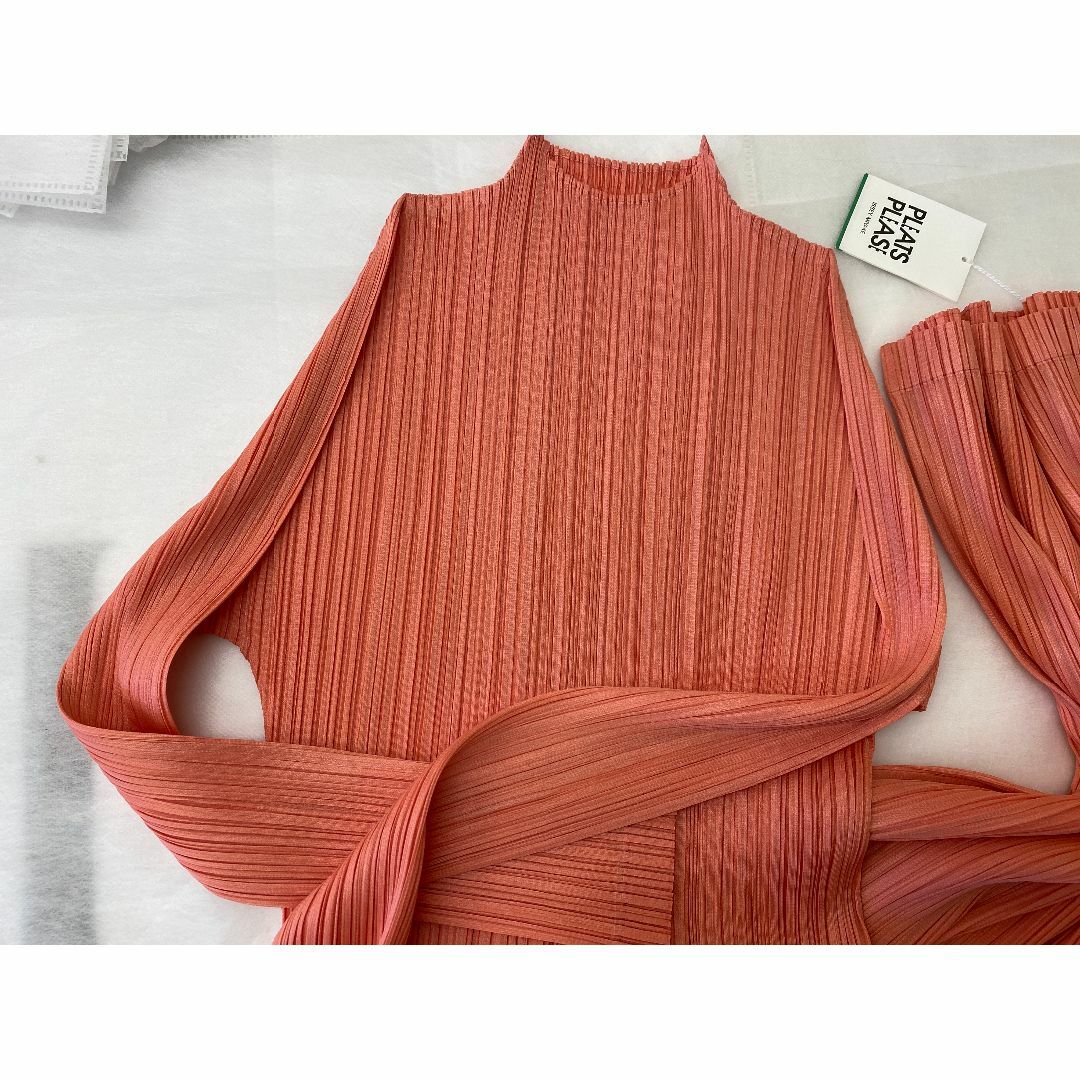 PLEATS PLEASE ISSEY MIYAKE(プリーツプリーズイッセイミヤケ)のPLEATS PLEASE ISSEY MIYAKE　ハイネック長袖ワンピース レディースのワンピース(ロングワンピース/マキシワンピース)の商品写真