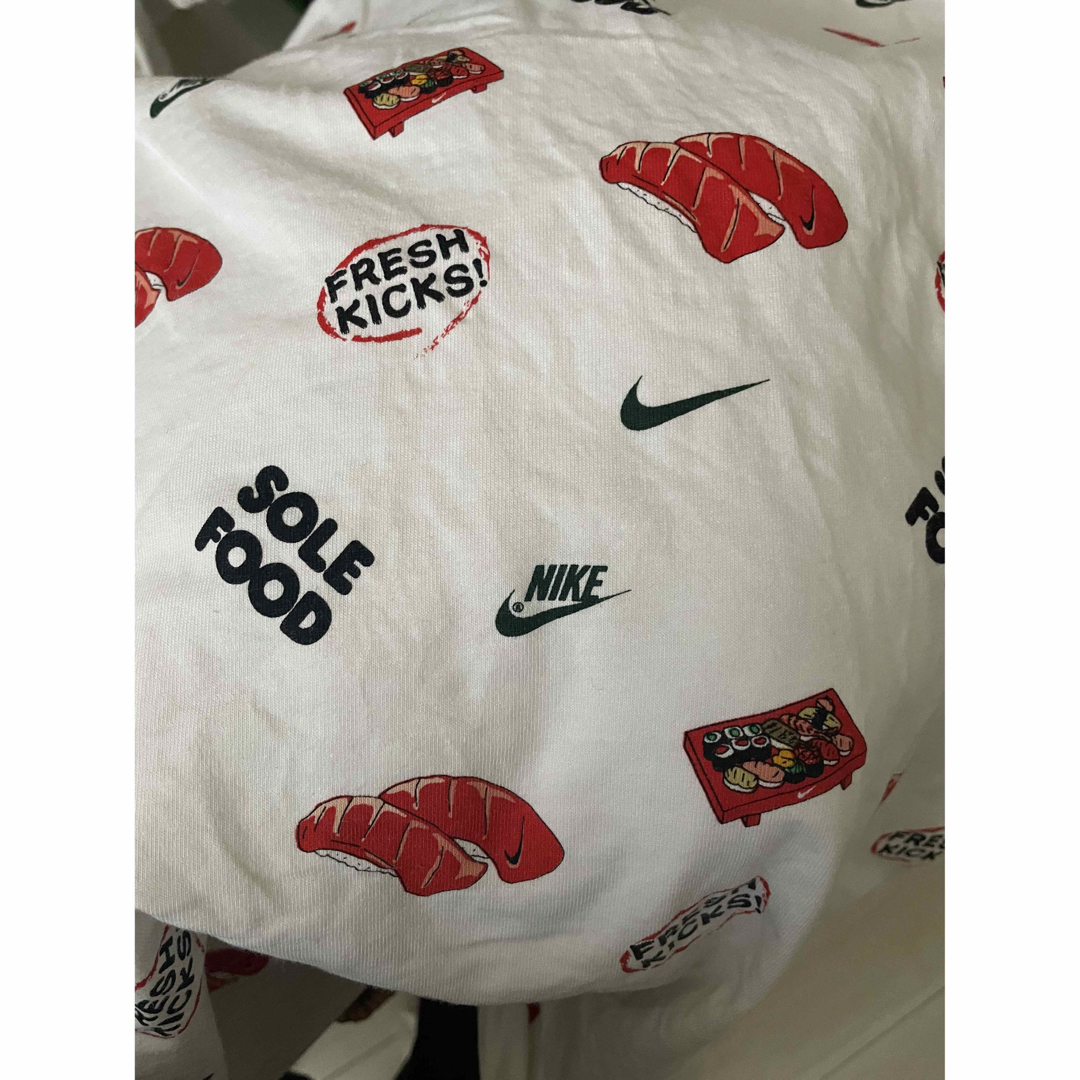 NIKE(ナイキ)のNIKE お寿司Tシャツ メンズのトップス(Tシャツ/カットソー(半袖/袖なし))の商品写真