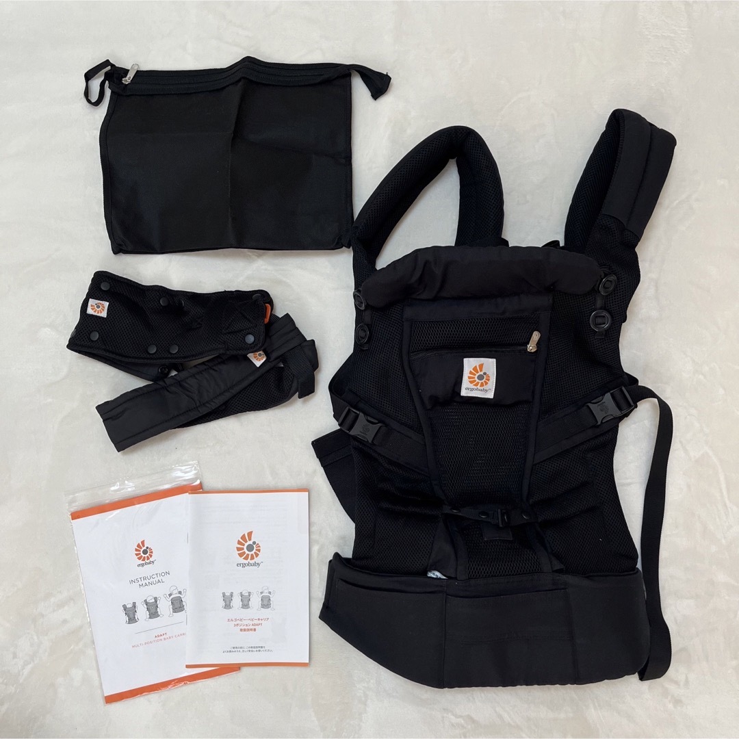 Ergobaby(エルゴベビー)の美品♡エルゴベビー　アダプト　ブラック キッズ/ベビー/マタニティの外出/移動用品(抱っこひも/おんぶひも)の商品写真