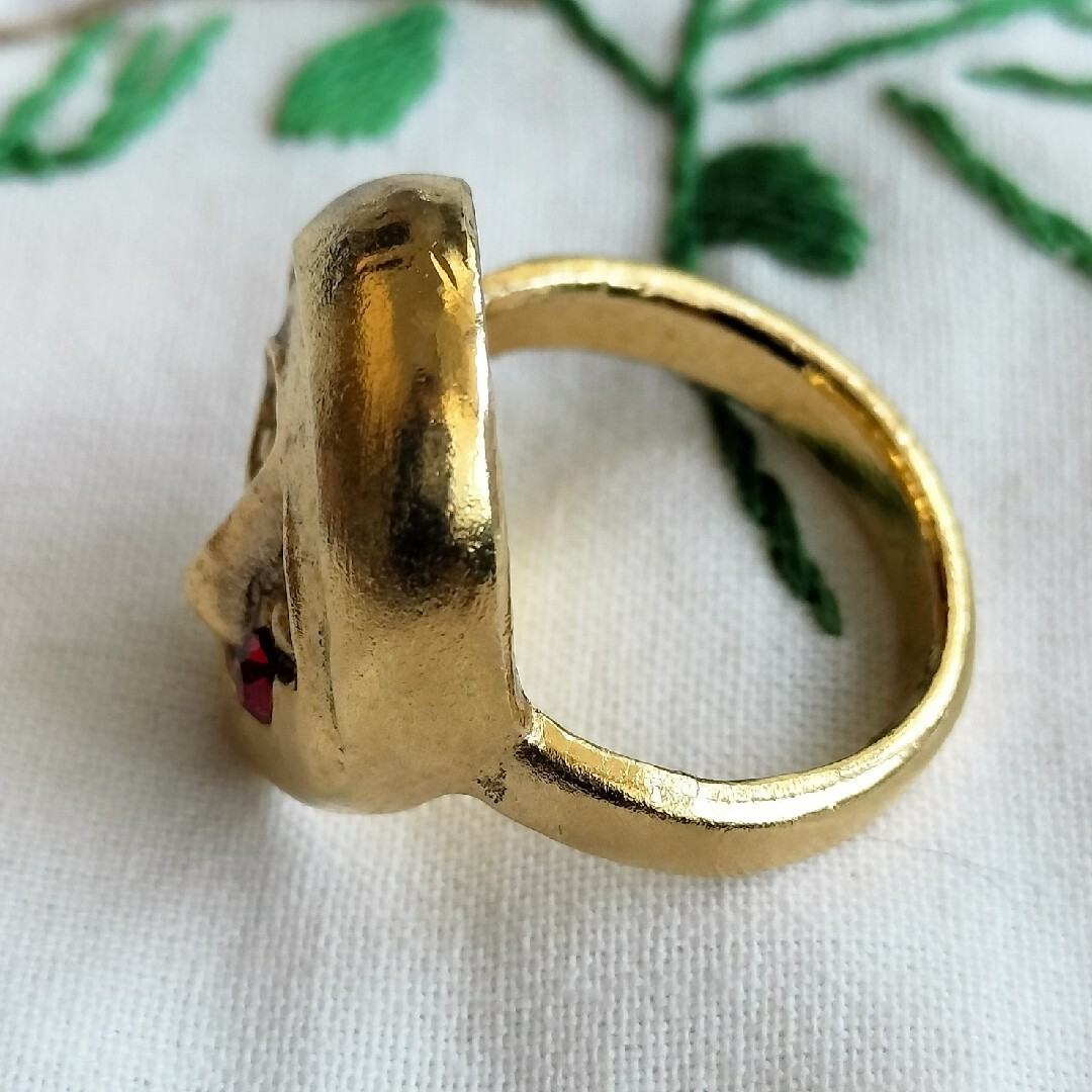 ヴィンテージ ゴールドカラー 赤い涙 お顔のリング 指輪 レディースのアクセサリー(リング(指輪))の商品写真
