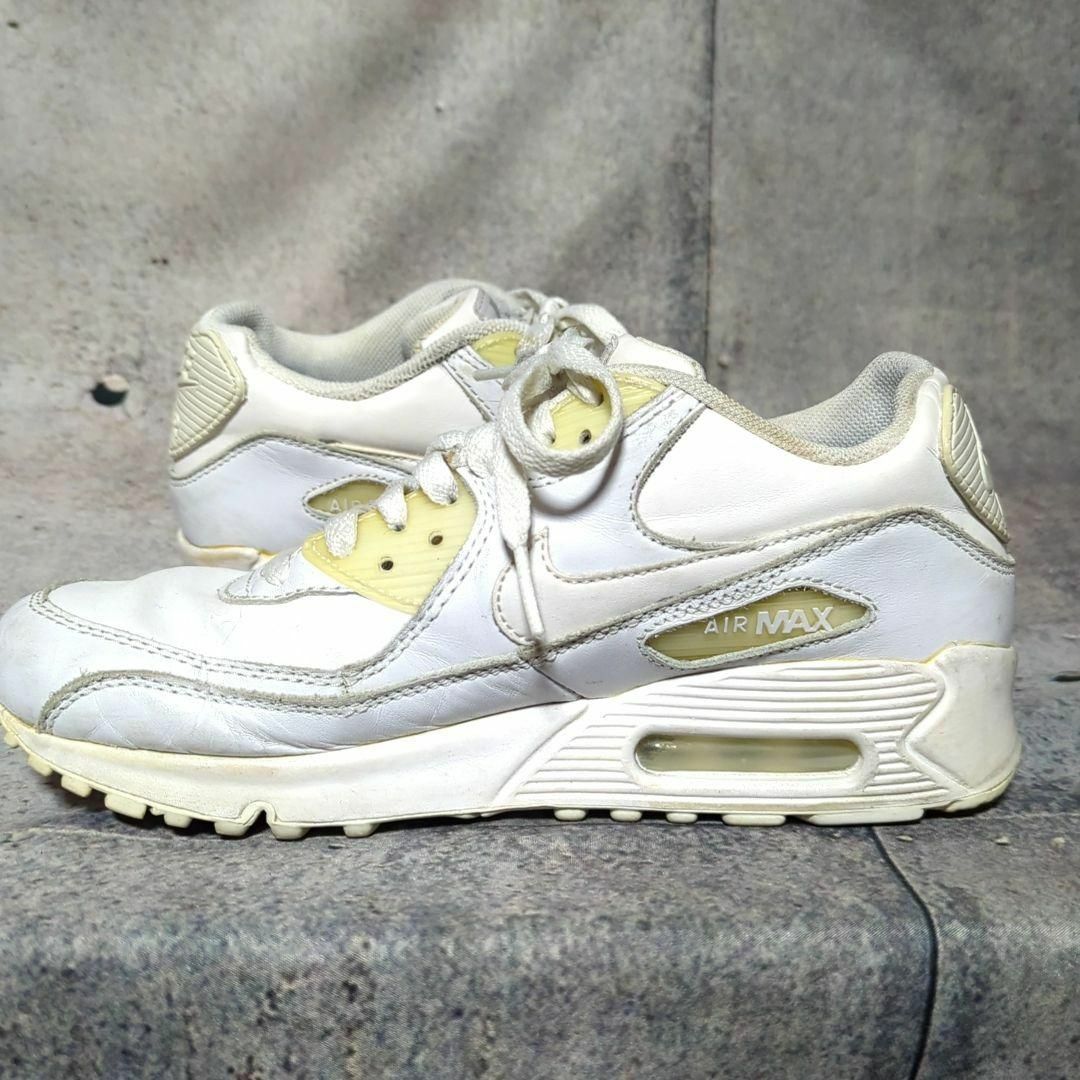 NIKE(ナイキ)のNike air max 90 GS 307793 111 WHITEShoes レディースの靴/シューズ(スニーカー)の商品写真