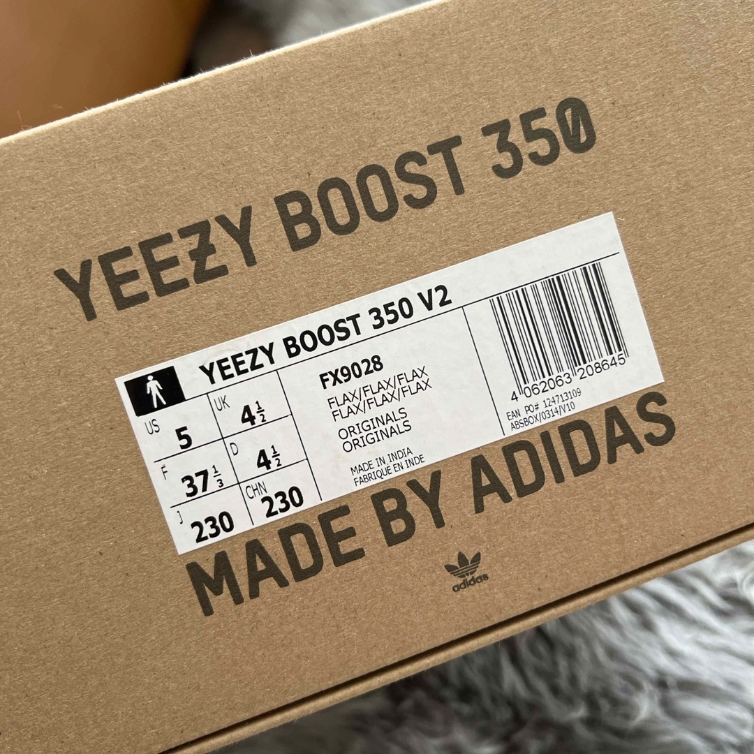YEEZY（adidas）(イージー)のadidas YEEZY Boost 350 V2 "Flax" レディースの靴/シューズ(スニーカー)の商品写真
