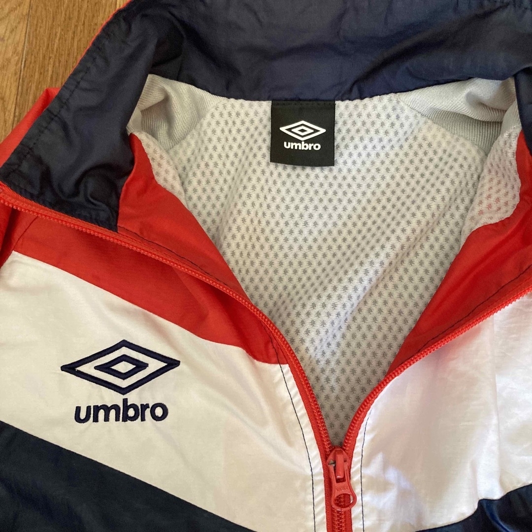 UMBRO(アンブロ)のアンブロ　ジャンバー　シャカシャカ　上着 スポーツ/アウトドアのランニング(ウェア)の商品写真