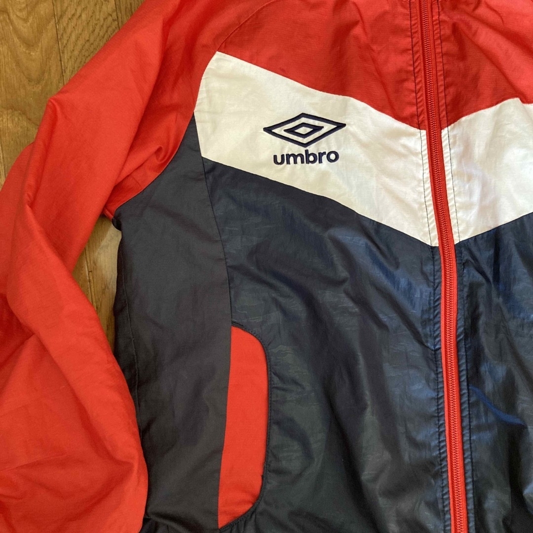 UMBRO(アンブロ)のアンブロ　ジャンバー　シャカシャカ　上着 スポーツ/アウトドアのランニング(ウェア)の商品写真