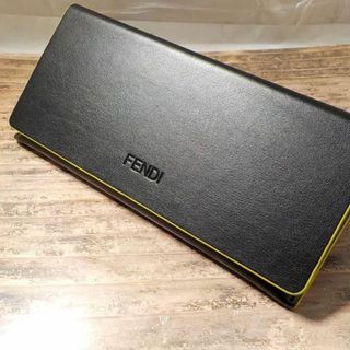 フェンディ(FENDI)のFENDI メガネケース　ブラック／イエロー(サングラス/メガネ)