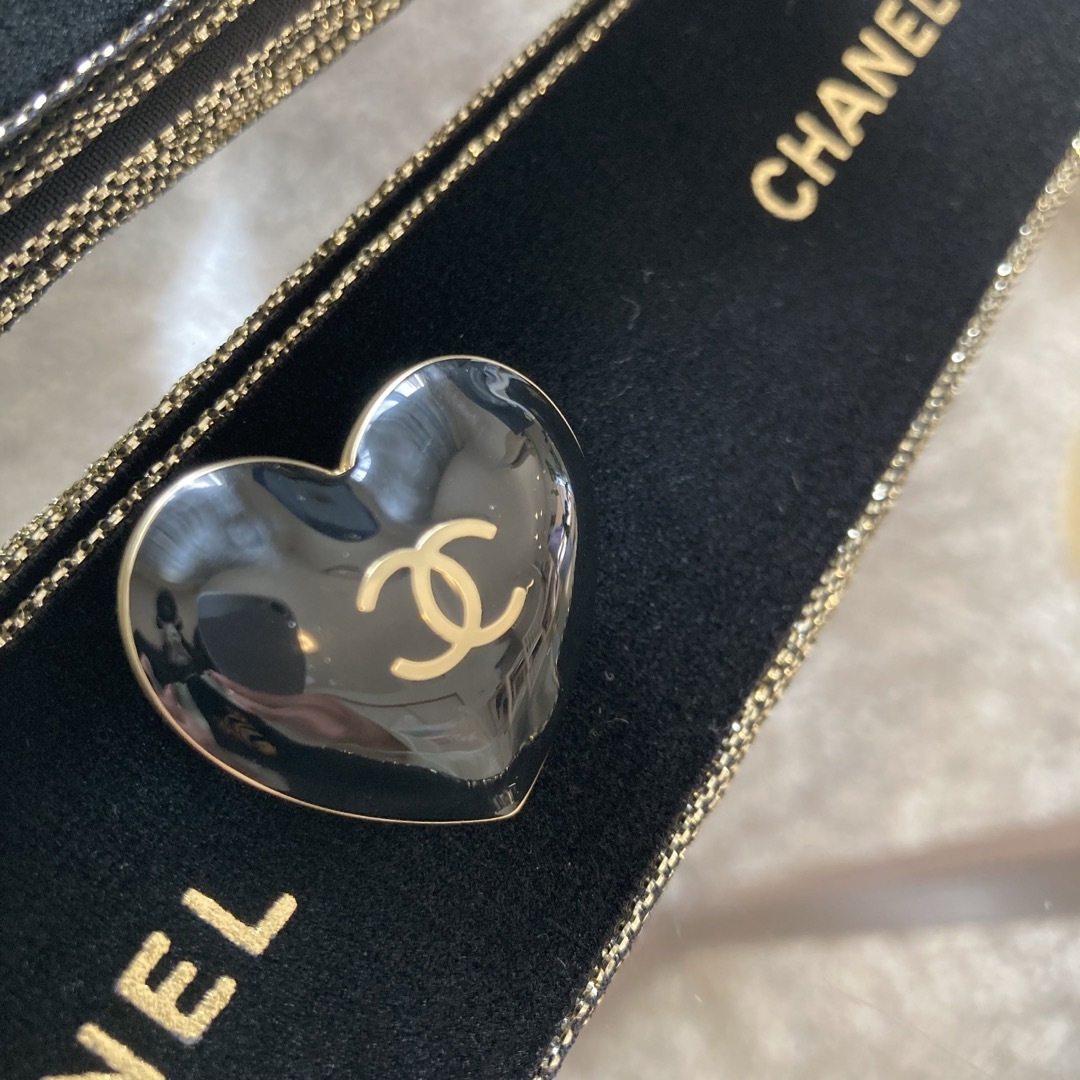 シャネル CHANEL ハートチャーム カメリアチャーム ホリデー2023