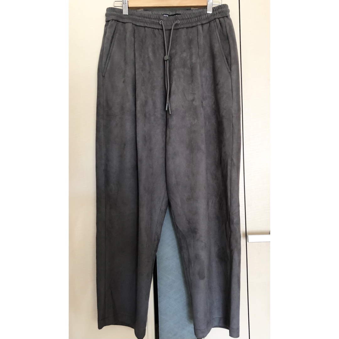 ZARA(ザラ)の【新品】ZARA フェイクスエード WIED-FIT  パンツ　M31 レディースのパンツ(その他)の商品写真