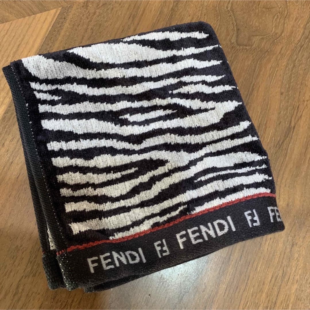 FENDI(フェンディ)のフェンディ　ハンドタオル　タオルハンカチ レディースのファッション小物(ハンカチ)の商品写真