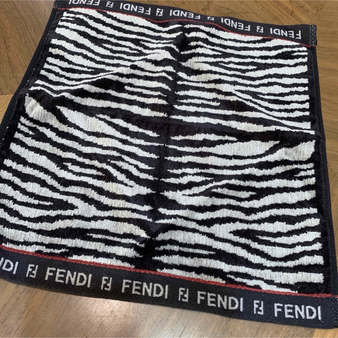 FENDI(フェンディ)のフェンディ　ハンドタオル　タオルハンカチ レディースのファッション小物(ハンカチ)の商品写真