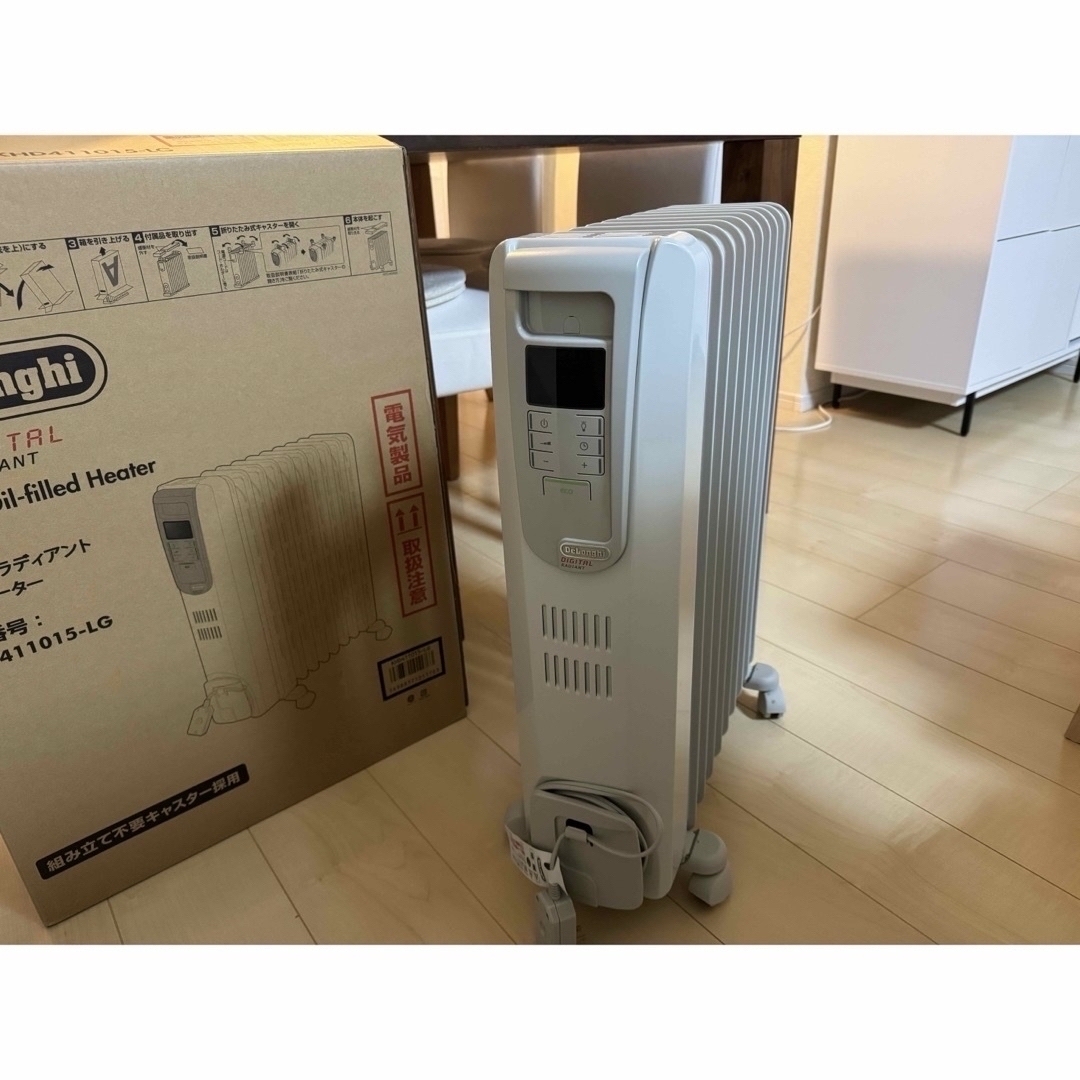 DeLonghi(デロンギ)のデロンギ【DeLonghi】オイルヒーター KHD411015-LG スマホ/家電/カメラの冷暖房/空調(オイルヒーター)の商品写真