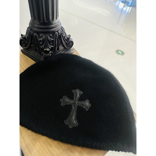 エーアンドジー(A&G)のA&G帽子　100%カシミヤ革ロゴ(ニット帽/ビーニー)