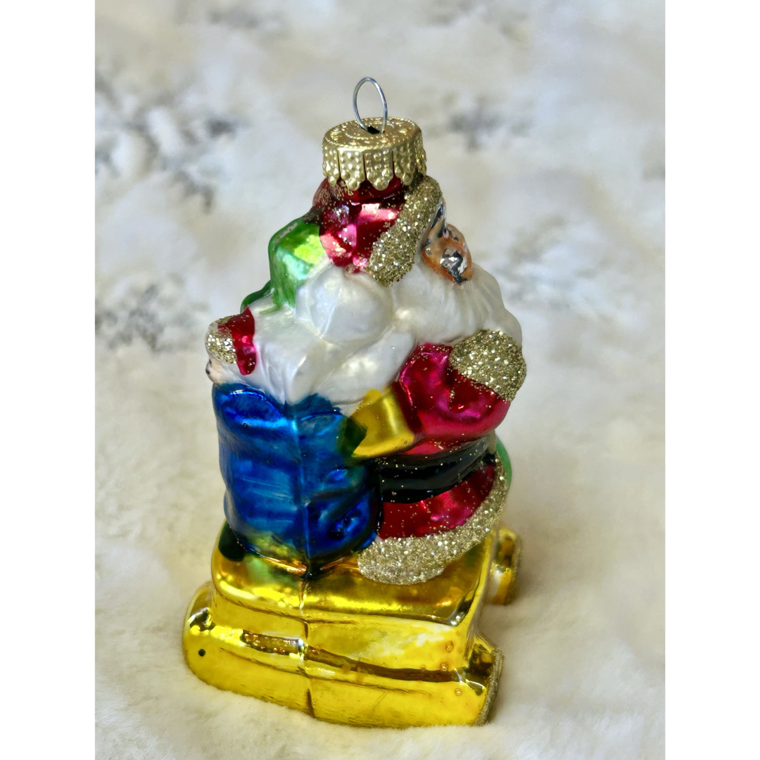 美品❗️クリスマスオーナメント プレゼントを運ぶサンタクロース 北欧 ガラス製 ハンドメイドのインテリア/家具(インテリア雑貨)の商品写真
