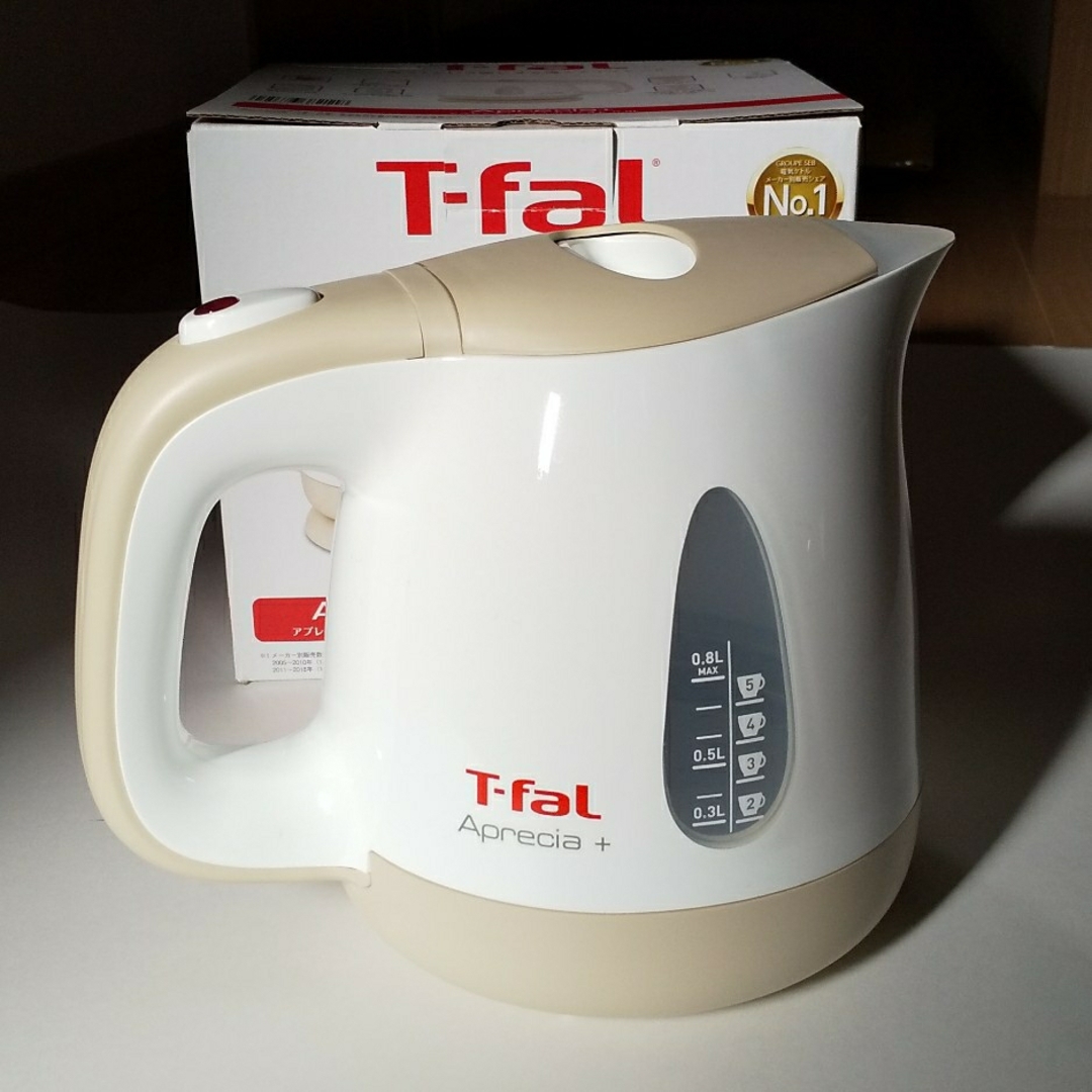 T-fal(ティファール)の美品 T-FAL 電気ケトル 0,8L ホワイト スマホ/家電/カメラの生活家電(電気ケトル)の商品写真