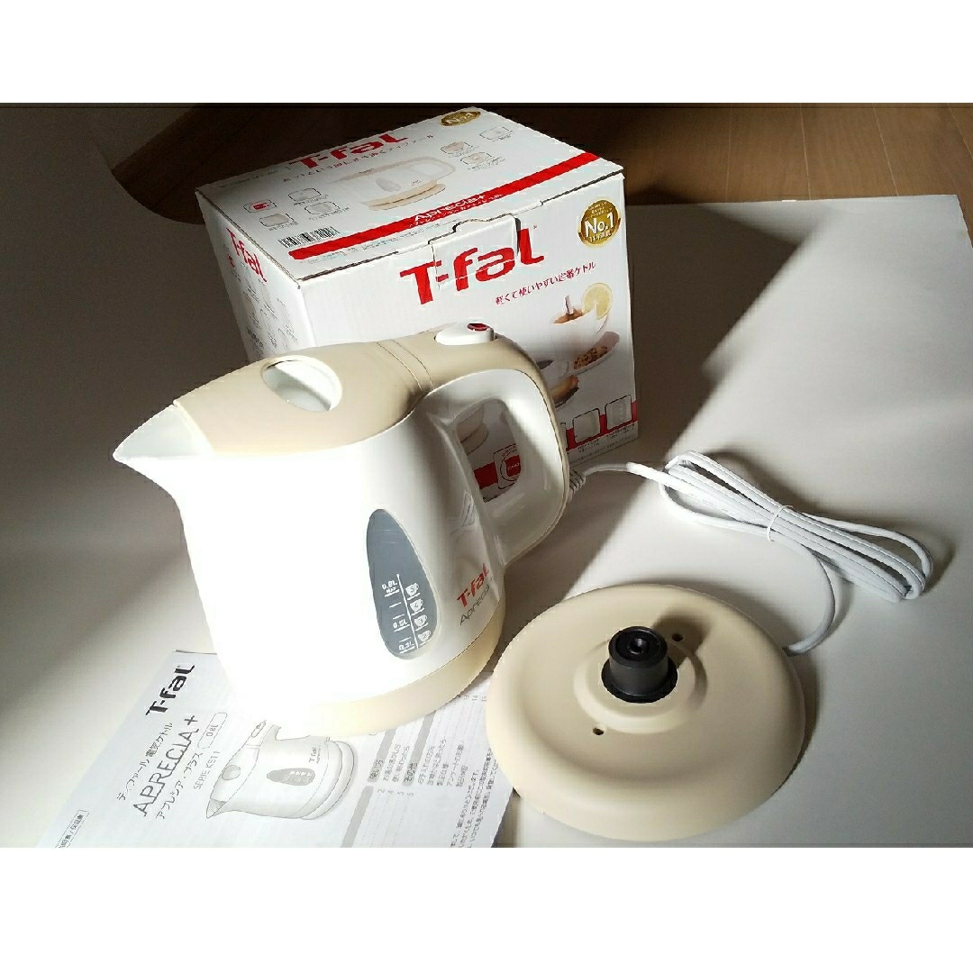 T-fal(ティファール)の美品 T-FAL 電気ケトル 0,8L ホワイト スマホ/家電/カメラの生活家電(電気ケトル)の商品写真