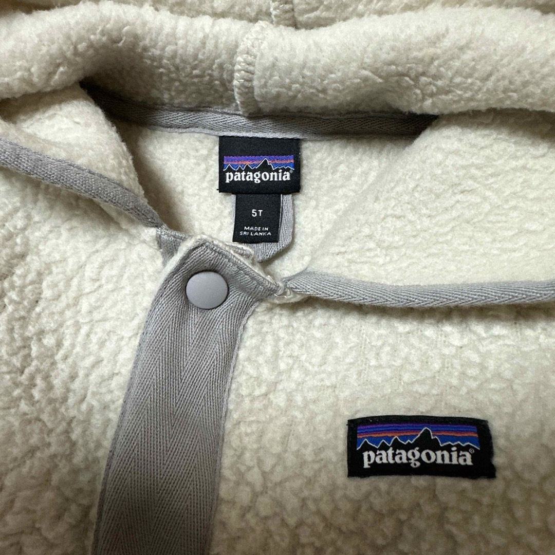patagonia(パタゴニア)の5T  パタゴニア  レトロパイルジャケット ベージュ キッズ/ベビー/マタニティのキッズ服男の子用(90cm~)(ジャケット/上着)の商品写真