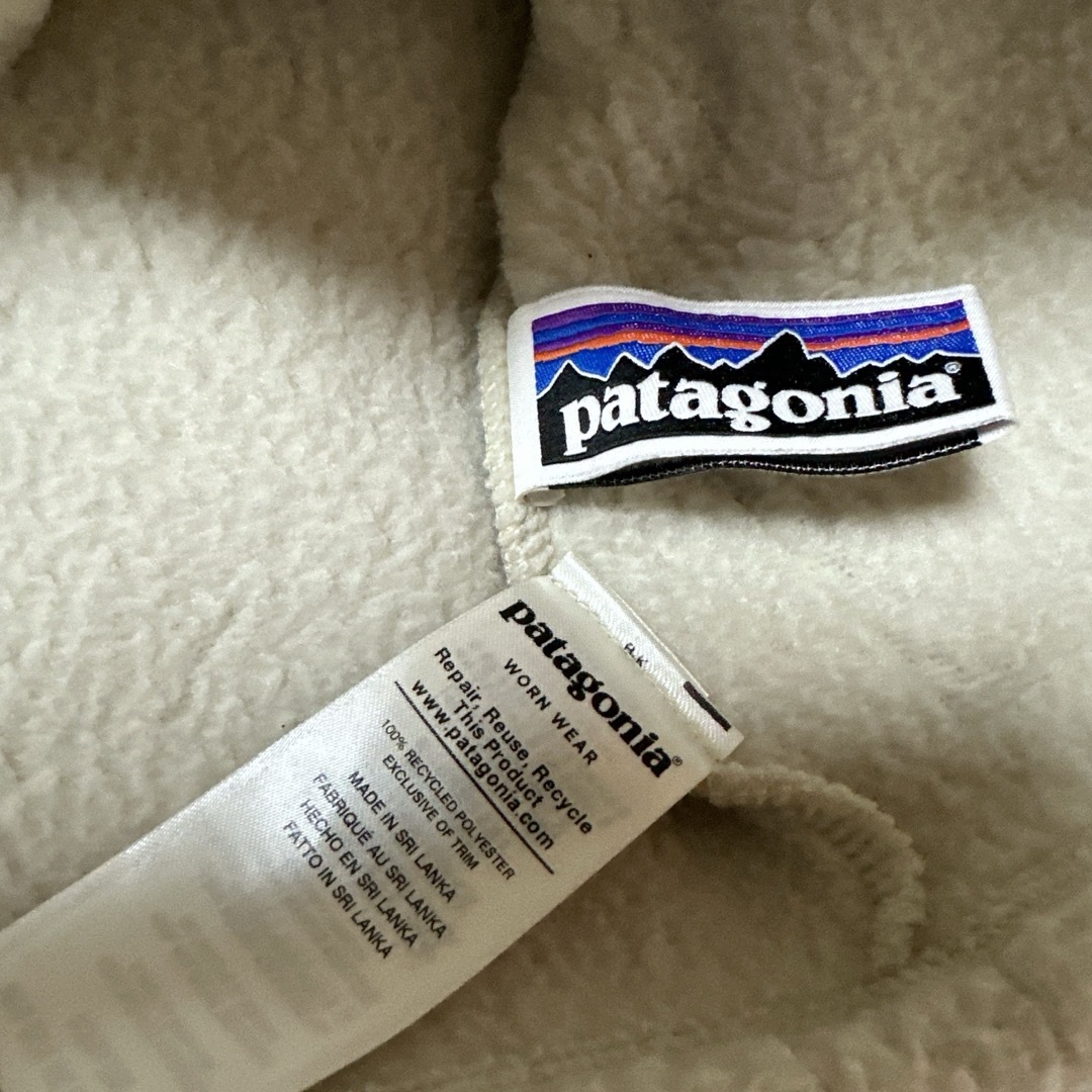 patagonia(パタゴニア)の5T  パタゴニア  レトロパイルジャケット ベージュ キッズ/ベビー/マタニティのキッズ服男の子用(90cm~)(ジャケット/上着)の商品写真