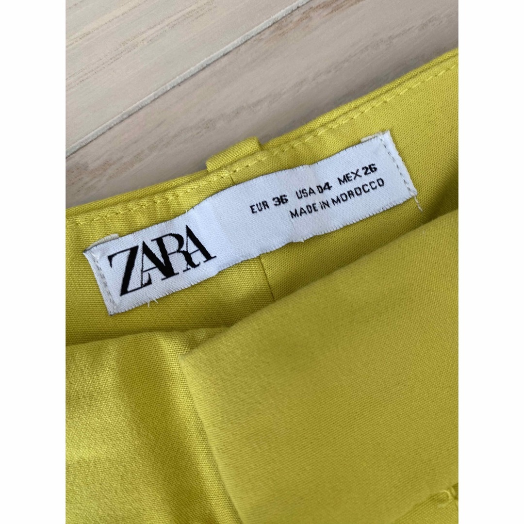 ZARA(ザラ)のZARA パンツ サイズ36 イエロー レディースのパンツ(カジュアルパンツ)の商品写真