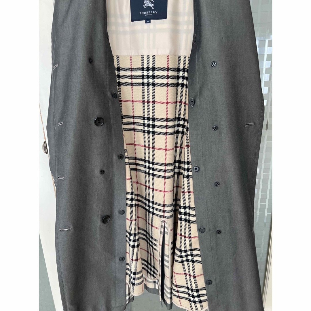 BURBERRY(バーバリー)のお買い得　Burberry  トレンチコート レディースのジャケット/アウター(トレンチコート)の商品写真