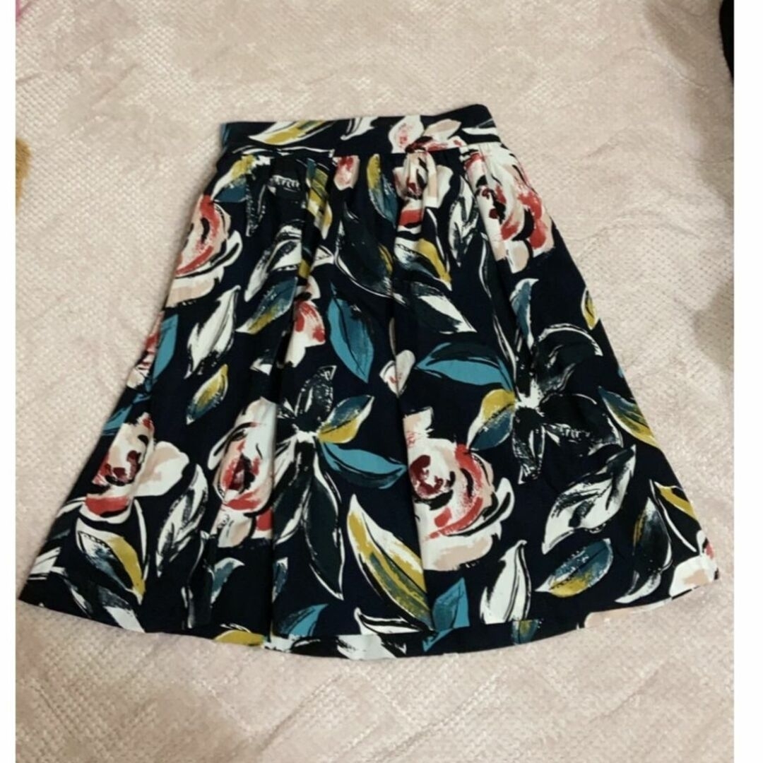 ViS(ヴィス)のViS*ビッグflowerフレアスカート＊ブラック レディースのスカート(ひざ丈スカート)の商品写真
