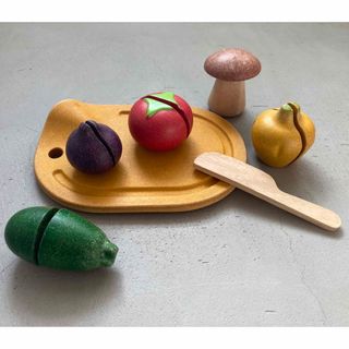 プラントイ(PLANTOYS)のPLANTOYS (プラントイズ)  木製　野菜　おままごとセット(知育玩具)