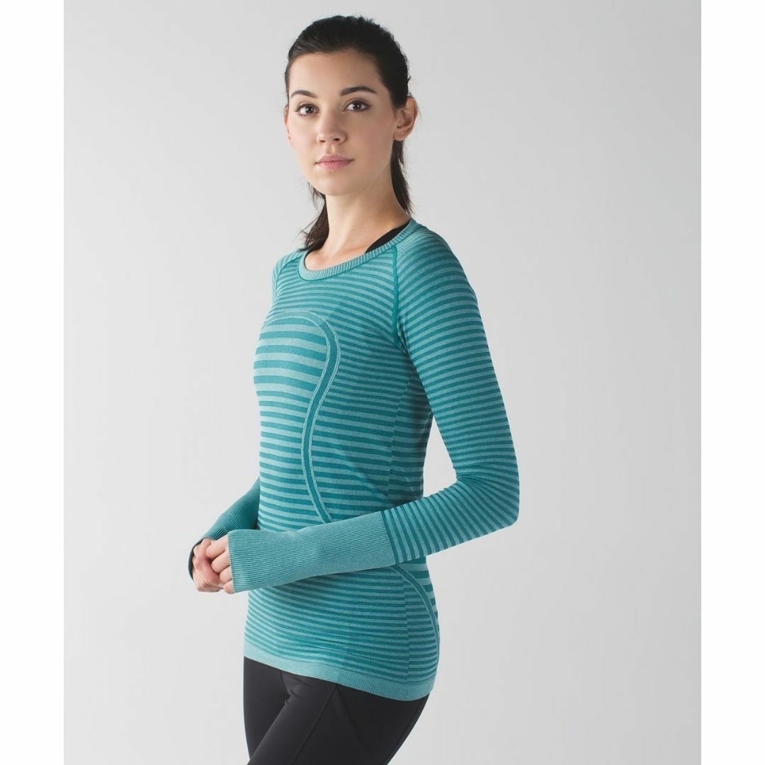 lululemon(ルルレモン)のヨッシー様専用☆ レディースのトップス(Tシャツ(長袖/七分))の商品写真