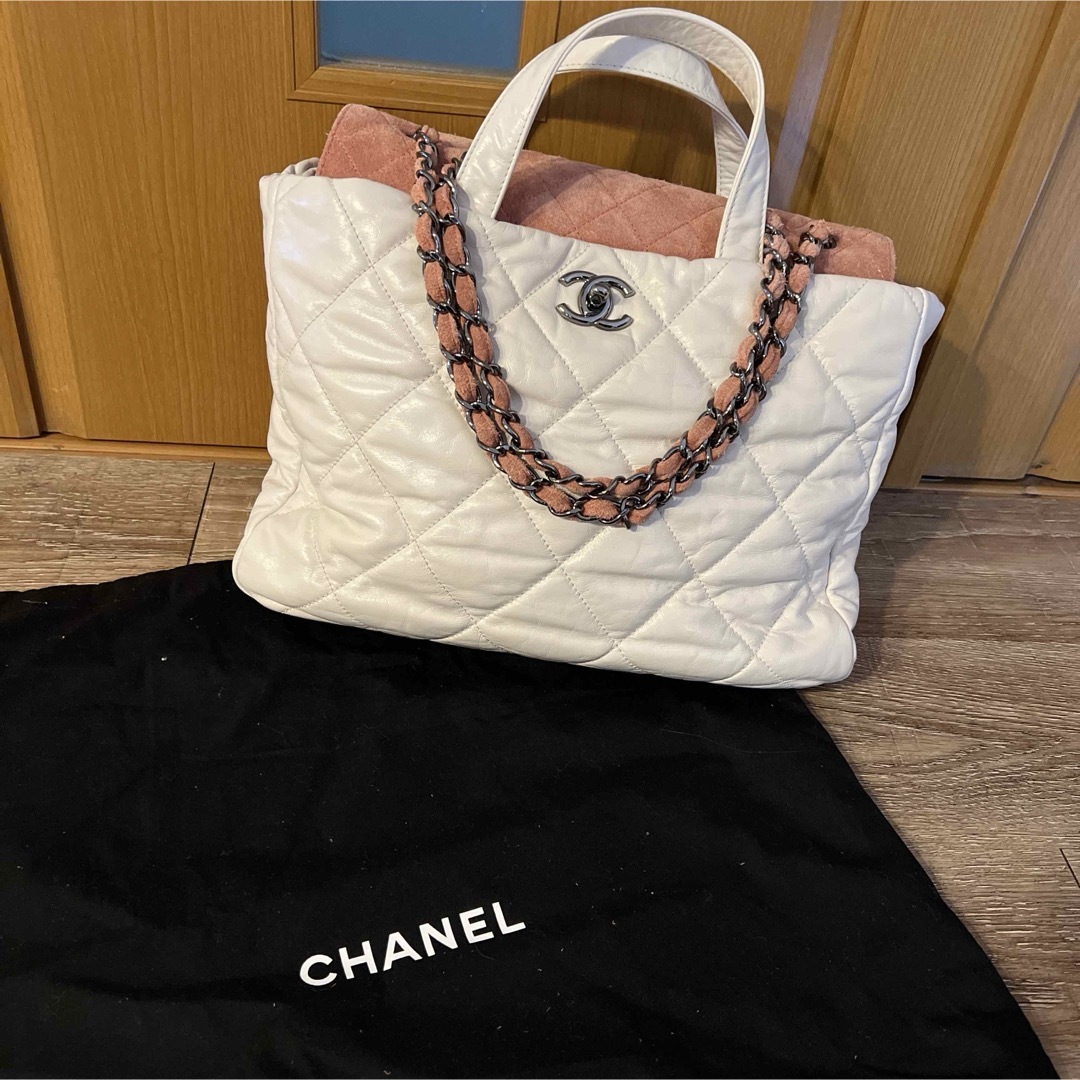 CHANEL(シャネル)のCHANEL⭐️レア白トートバッグ レディースのバッグ(トートバッグ)の商品写真