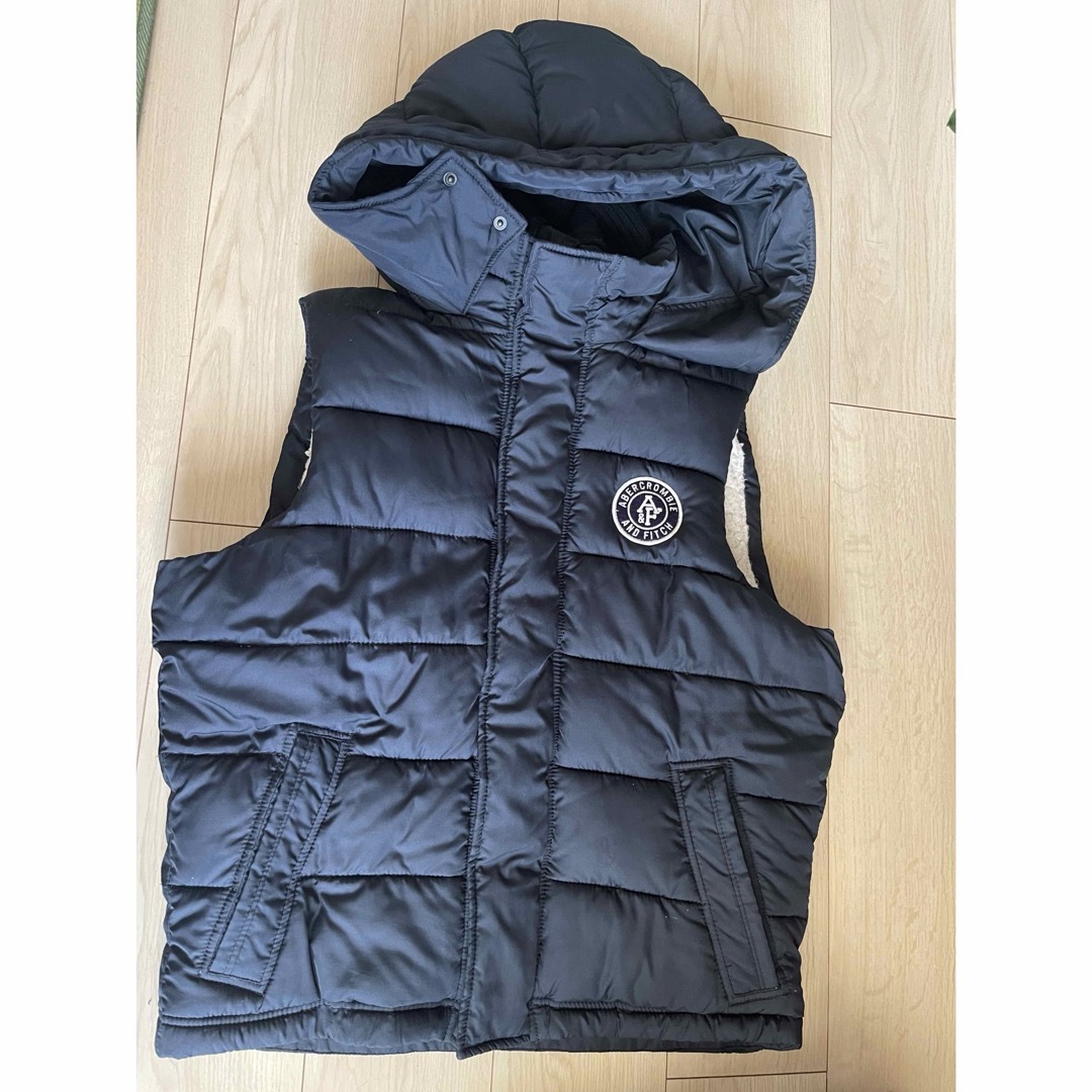 Abercrombie&Fitch - ABERCROMBIE AND FITCH ダウンベストの通販 by