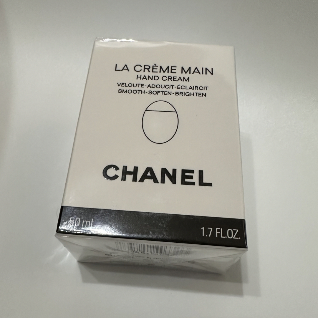 CHANEL(シャネル)のCHANEL ラ クレーム マン ハンドクリーム 50ml コスメ/美容のボディケア(ハンドクリーム)の商品写真