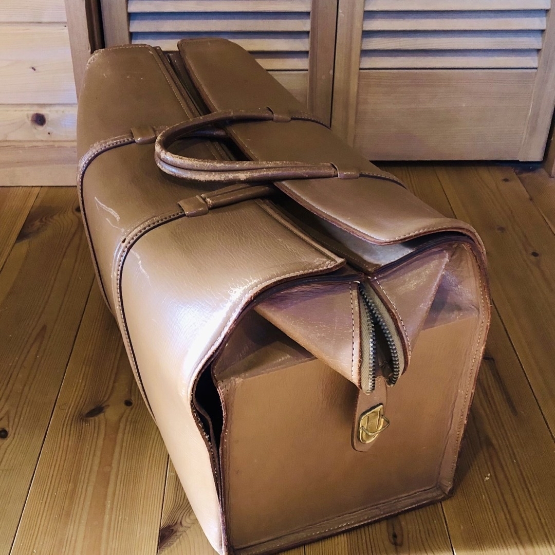 ボストンバッグ　レザー・革　鍵付き　旅行に レディースのバッグ(ボストンバッグ)の商品写真
