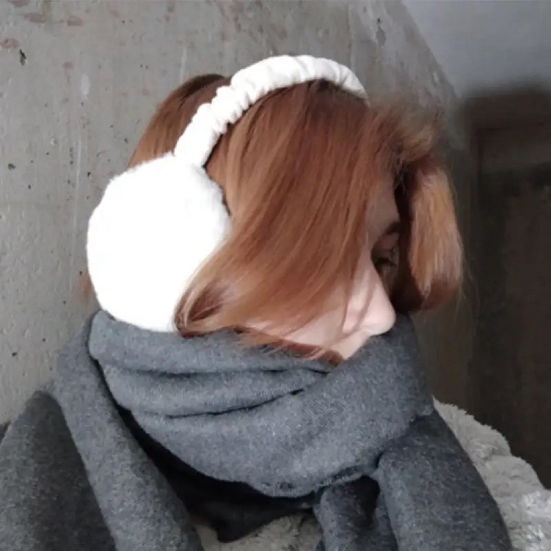 イヤーマフ　ホワイト　耳当て　折りたたみ　防寒 レディースのファッション小物(イヤーマフ)の商品写真
