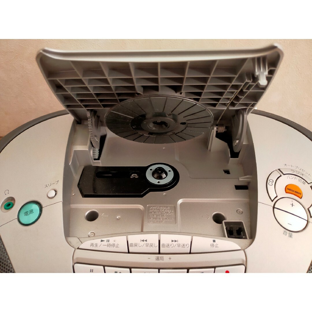 【ジャンク】SONY CD ラジカセ CFD-S300 スマホ/家電/カメラのオーディオ機器(ポータブルプレーヤー)の商品写真