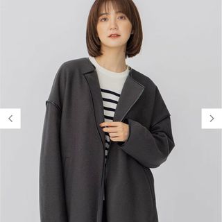 ニジュウサンク(23区)の美品 23区 コンプレストパイル ショートアウター グレー サイズ38(ノーカラージャケット)