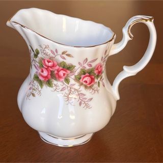 ロイヤルアルバート(ROYAL ALBERT)の【美品】ロイヤルアルバート★ラベンダーローズ★クリーマー(食器)