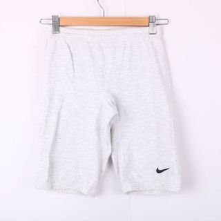 ナイキ(NIKE)のナイキ ショートパンツ ハーフパンツ ワンポイントロゴ スポーツウエア メンズ Mサイズ グレー NIKE(ショートパンツ)