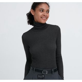 ユニクロ(UNIQLO)の新品　ユニクロ　ヒートテック　シームレスリブタートルネックT（極暖・長袖）(アンダーシャツ/防寒インナー)