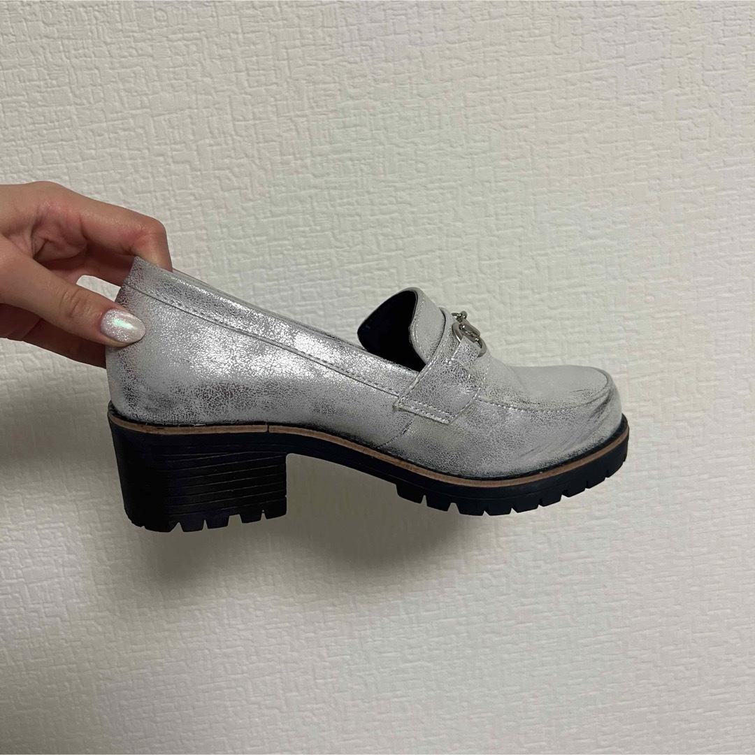 YOSUKE(ヨースケ)のYOSUKE ローファー シルバー 厚底 レディースの靴/シューズ(ローファー/革靴)の商品写真